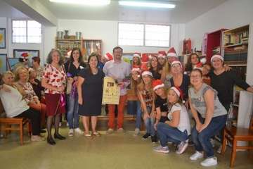  La Garita agradece al arqueólogo Abel Galindo los trabajos en el yacimiento de Los Melones (Foto Inma Perera)